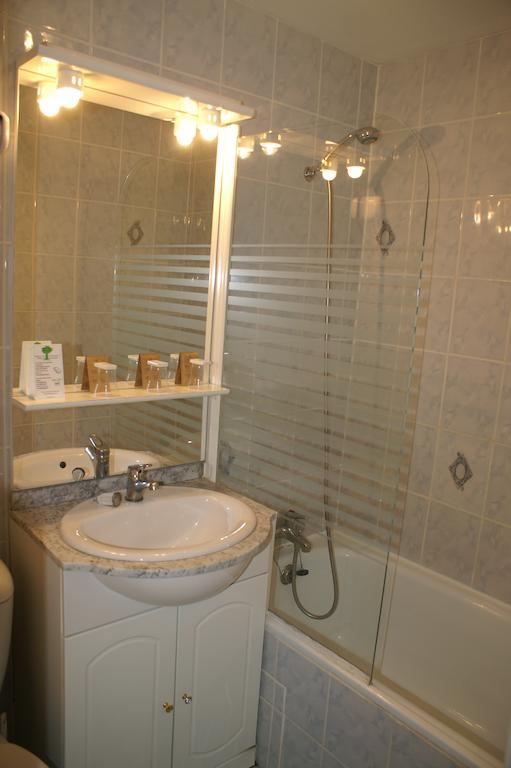 Hotel Celeste Bagneres-de-Luchon Экстерьер фото